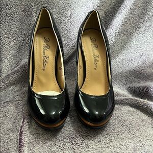 New, De Blossom Collection Black Heels Timeless Elegance